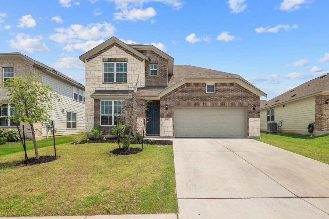 19317 Hartwell Dr in Pflugerville, TX - Building Photo