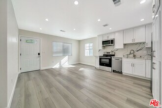 10953 Whitegate Ave in Los Angeles, CA - Building Photo - Building Photo