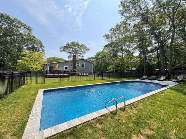 3 Debbie Trail in Hampton Bays, NY - Building Photo - Building Photo