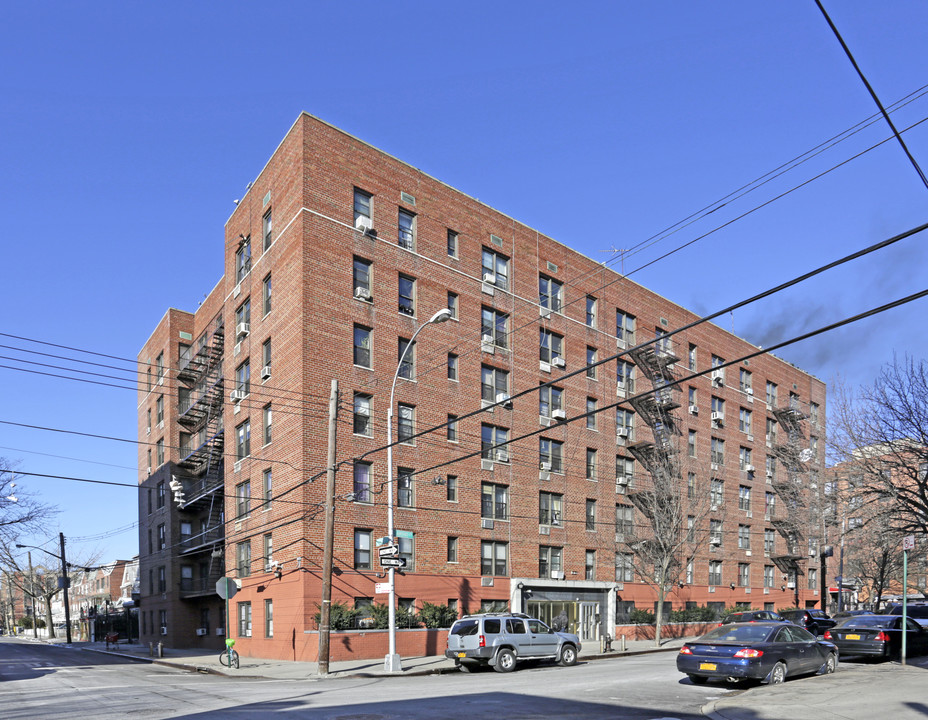 91-31 Lamont Ave in Flushing, NY - Foto de edificio