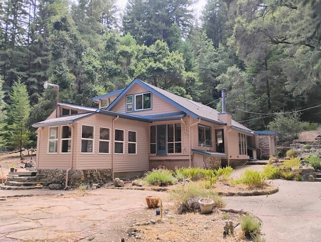 property at 900 Harmon Gulch Rd