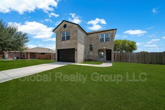 215 Chisholm Trail in Seguin, TX - Building Photo - Building Photo