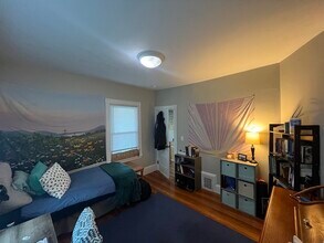 83 Beacon St, Unit 2 in Somerville, MA - Building Photo - Building Photo