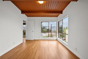 2159 La Canada Crest Dr in La Cañada Flintridge, CA - Building Photo