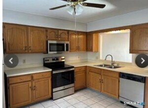 329 Scott Rd in Waterbury, CT - Building Photo - Building Photo