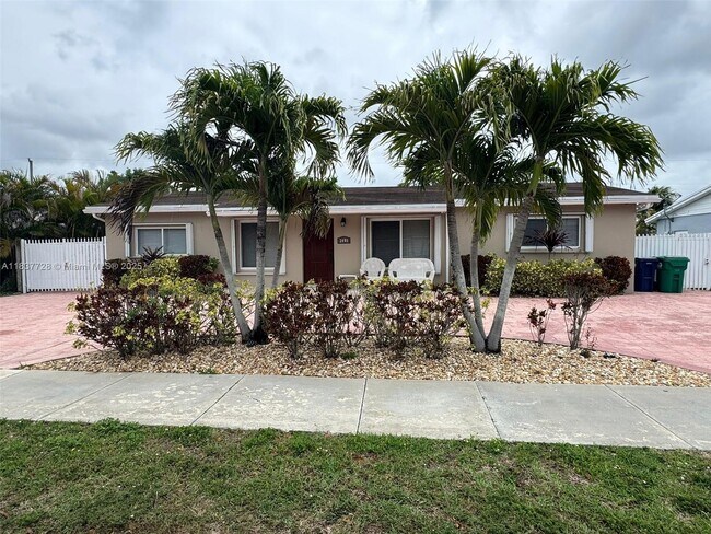 2405 SW 129th Ct in Miami, FL - Building Photo - Building Photo