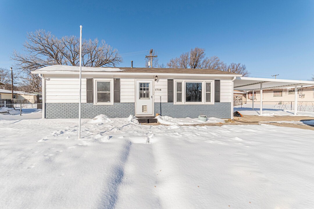 1716 Westwood Blvd in Junction City, KS - Building Photo