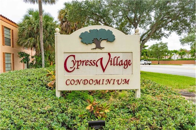 7215 Miami Lakes Dr-Unit -A8 in Miami Lakes, FL - Foto de edificio - Building Photo