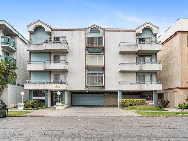 3485 Linden Ave in Long Beach, CA - Building Photo - Building Photo