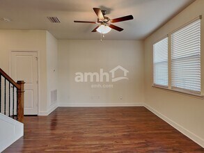 1010 Tan Tara Trl in Jacksonville, FL - Foto de edificio - Building Photo