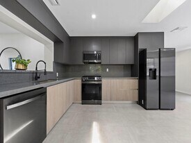 252 E 36th St in Hialeah, FL - Building Photo