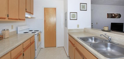 Riverlands Apartments in Newport News, VA - Building Photo - Interior Photo