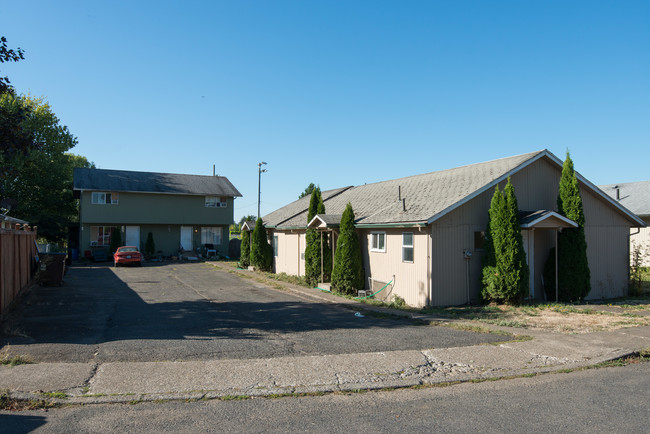 265 Wilkes St in Banks, OR - Foto de edificio - Building Photo