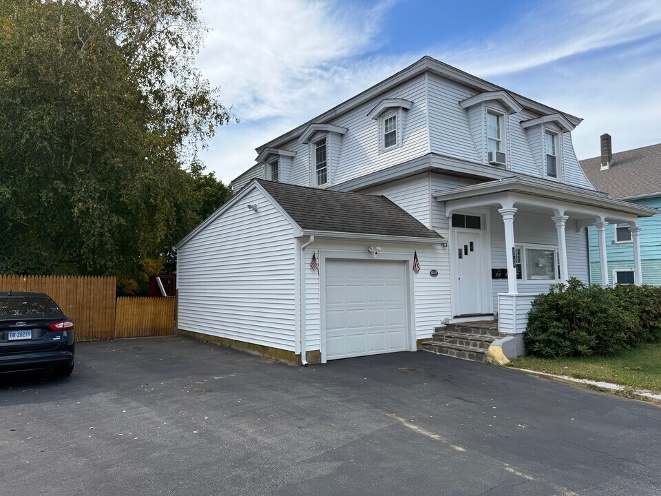 22 Tracy Ave, Unit 22 Tracy ave in Griswold, CT - Building Photo