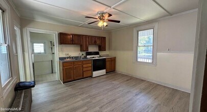 100 Columbia St in Adams, MA - Foto de edificio - Building Photo