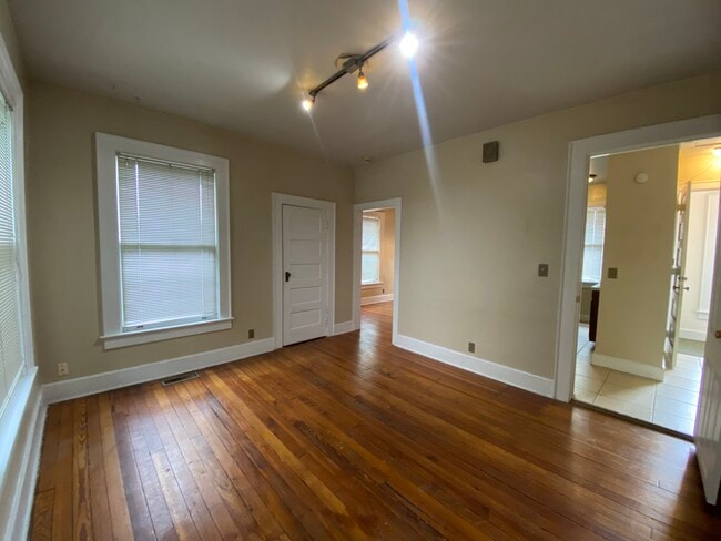 616 SE 3rd St, Unit 2