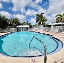 9371 Fontainebleau Blvd, Unit I214 in Miami, FL - Building Photo - Building Photo