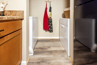 Lakes Of Greenbrier in Chesapeake, VA - Foto de edificio - Building Photo