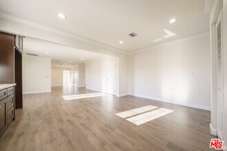 136 N Rampart Blvd in Los Angeles, CA - Building Photo - Building Photo