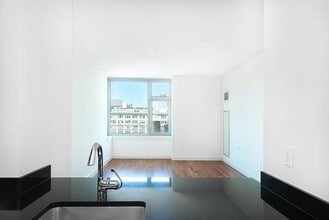 100 Jay St in Brooklyn, NY - Building Photo - Building Photo