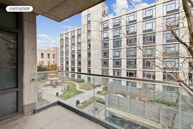 247 N 7th St in Brooklyn, NY - Foto de edificio - Building Photo