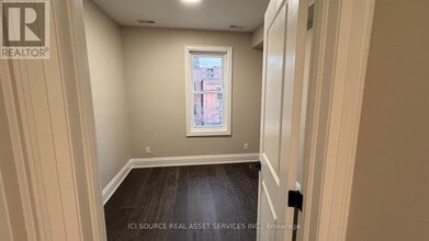 615 College St in Toronto, ON - Building Photo - Building Photo
