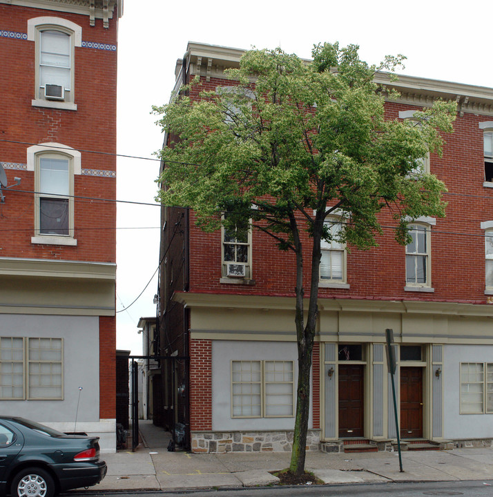 602 Dekalb St in Norristown, PA - Building Photo