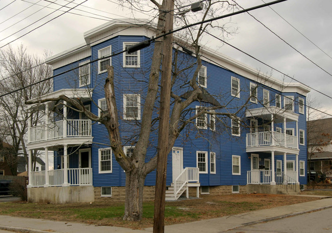 75 Dennis St in Attleboro, MA - Foto de edificio - Building Photo