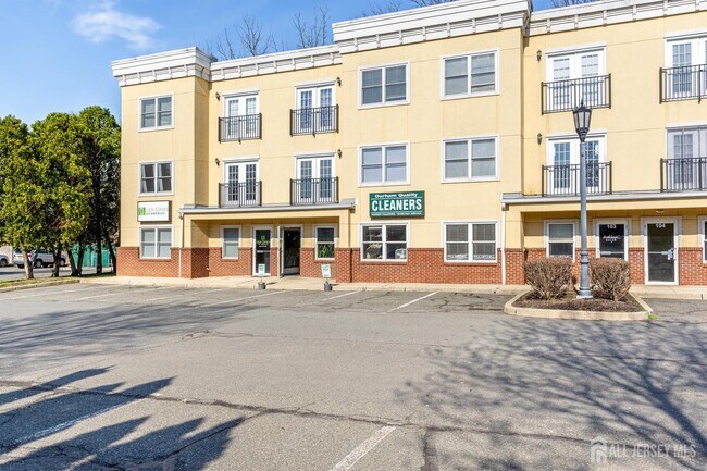 160 Durham Ave in Metuchen, NJ - Building Photo - Building Photo