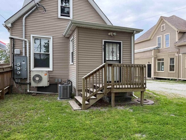 property at 623 W Washington Blvd