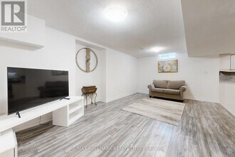 136 Cooperage Crescent in Richmond Hill, ON - Building Photo - Building Photo