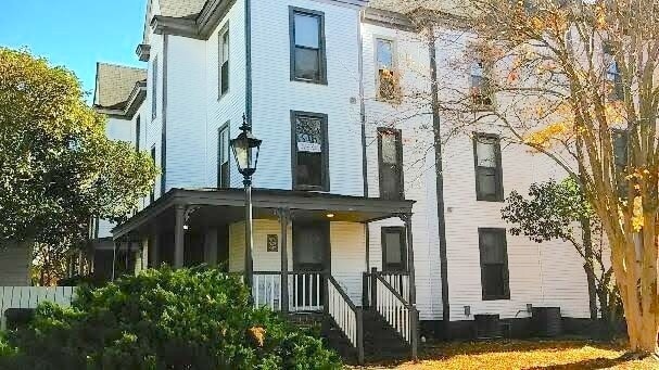 property at 915 Green St