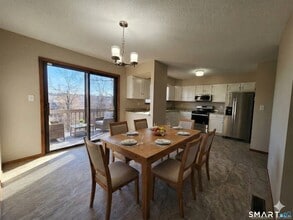 11 Sherman Ln in Hamden, CT - Foto de edificio - Building Photo