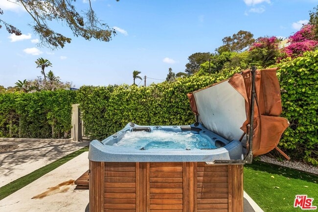 266 Mabery Rd in Santa Monica, CA - Building Photo - Building Photo