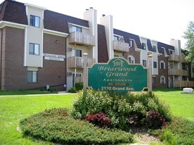 Briarwood Grand Apartments in West Des Moines, IA - Building Photo