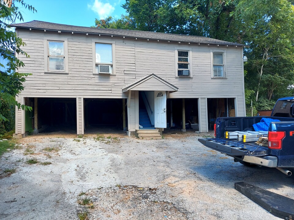 915 University Ave in Huntsville, TX - Building Photo