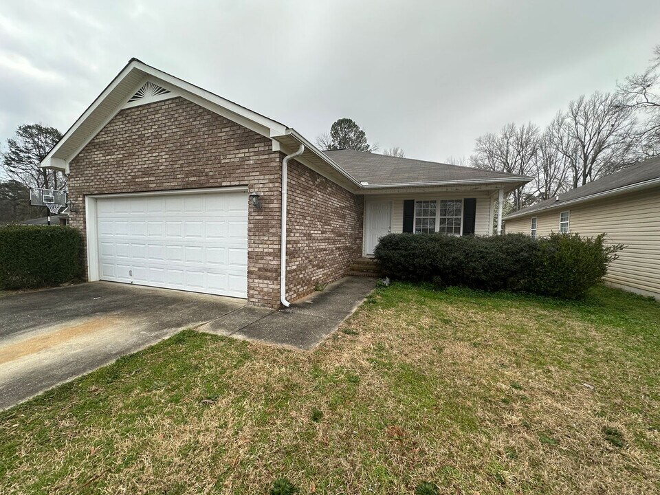 310 Parker Pl SW in Jacksonville, AL - Building Photo