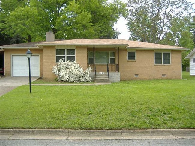 property at 1212 W Pine St