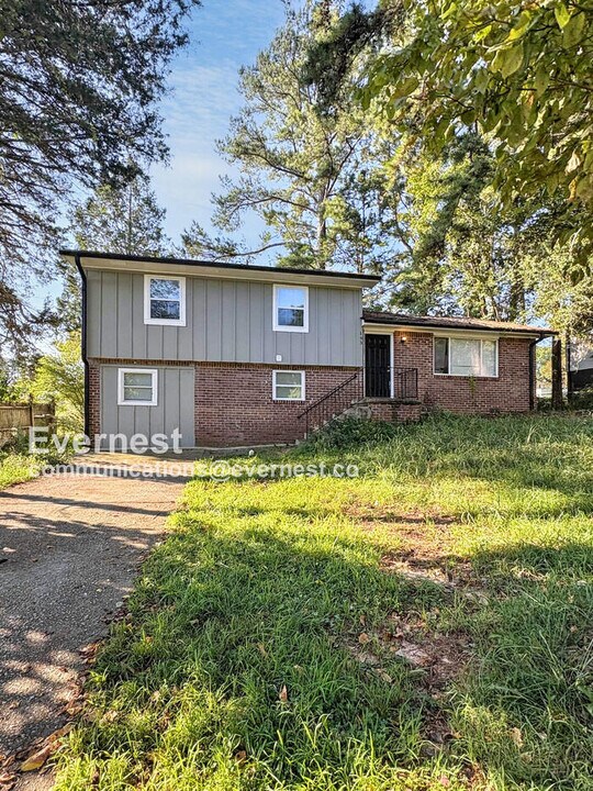 193 W Canterbury Dr in Jonesboro, GA - Building Photo