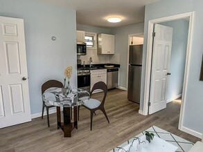 34 N Clarendon St, Unit FL 2-Rear in Cranston, RI - Building Photo - Building Photo