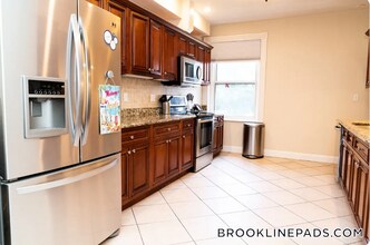 16 Euston St in Brookline, MA - Building Photo - Building Photo