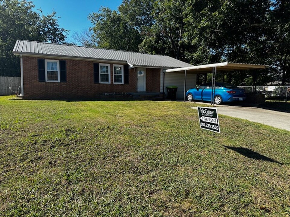 1215 E Beverly St in Ada, OK - Building Photo