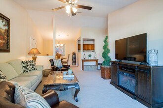 7171 N 9th Ave in Pensacola, FL - Foto de edificio - Building Photo