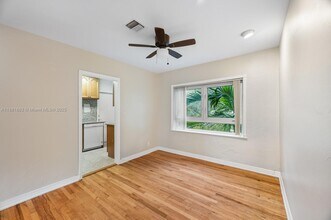 7636 SW 56th Ave in Miami, FL - Building Photo - Building Photo