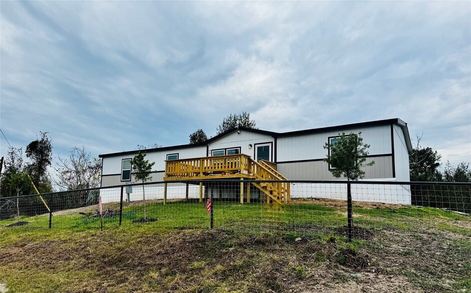 191 Holly Pond in Onalaska, TX - Building Photo