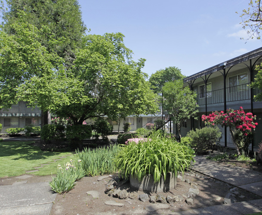 Jade West Apartments in Eugene, OR - Building Photo