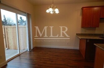 8013 Cirque Dr W in University Place, WA - Building Photo - Building Photo