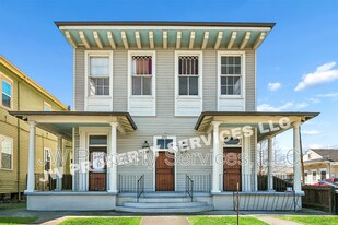 2332 Ursulines Ave in New Orleans, LA - Building Photo