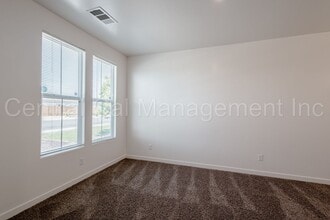 2607 Ricki Jeanne Ave in Bakersfield, CA - Building Photo - Building Photo