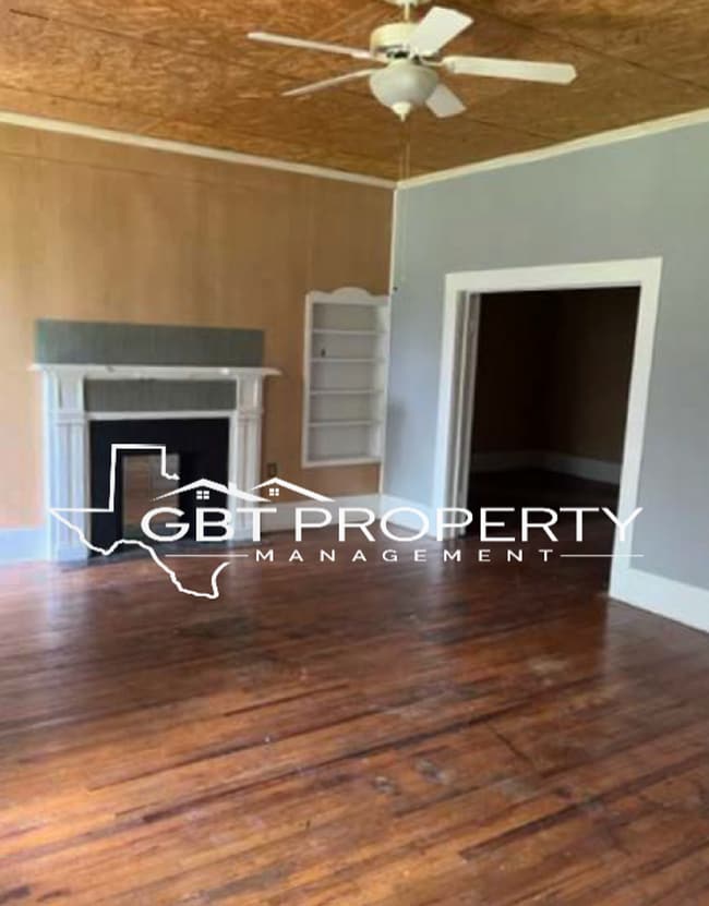 306 W Jacinto St in Groesbeck, TX - Building Photo - Building Photo